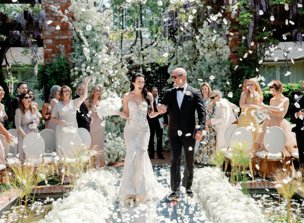 A wedding organized by tented wedding planners.