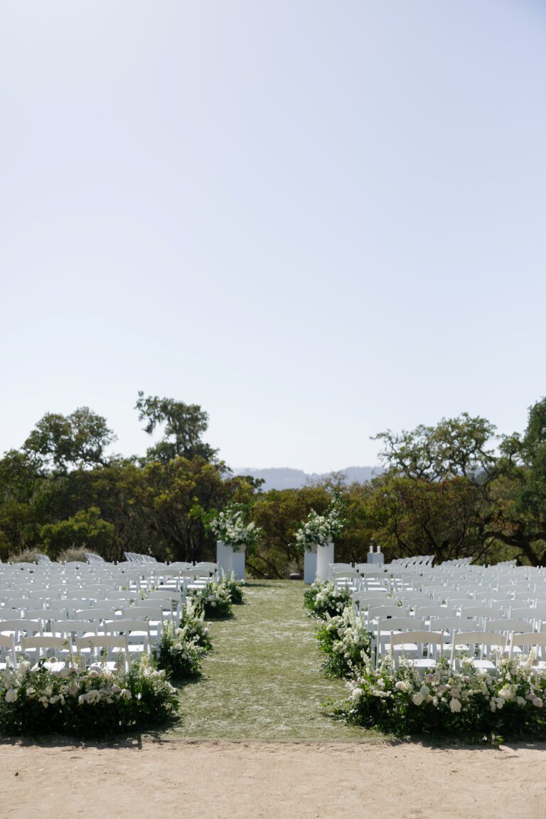 floral-decor-white-seating-arrangement